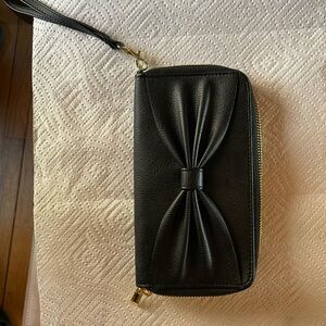 New w/o Tags.  Black wallet with bow and wrist strap.